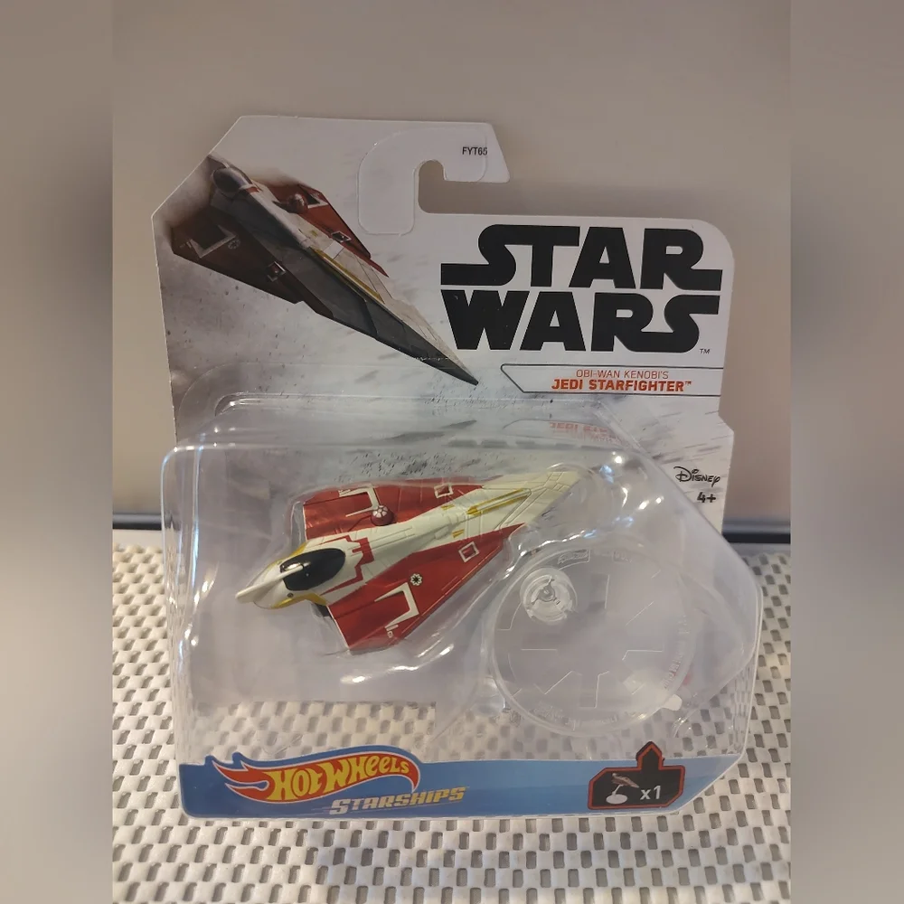 Obi-Wan Kenobi's Jedi Starfighter Hot Wheels Starships NWT Star Wars Die-Cast